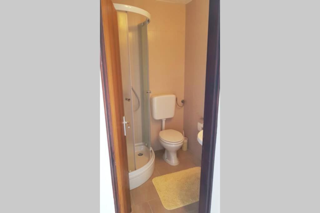 Apartment Vesna For 2, Free Parking And Wi-Fi Pula Eksteriør billede