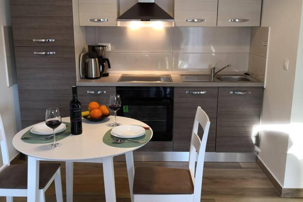 Apartment Vesna For 2, Free Parking And Wi-Fi Pula Eksteriør billede